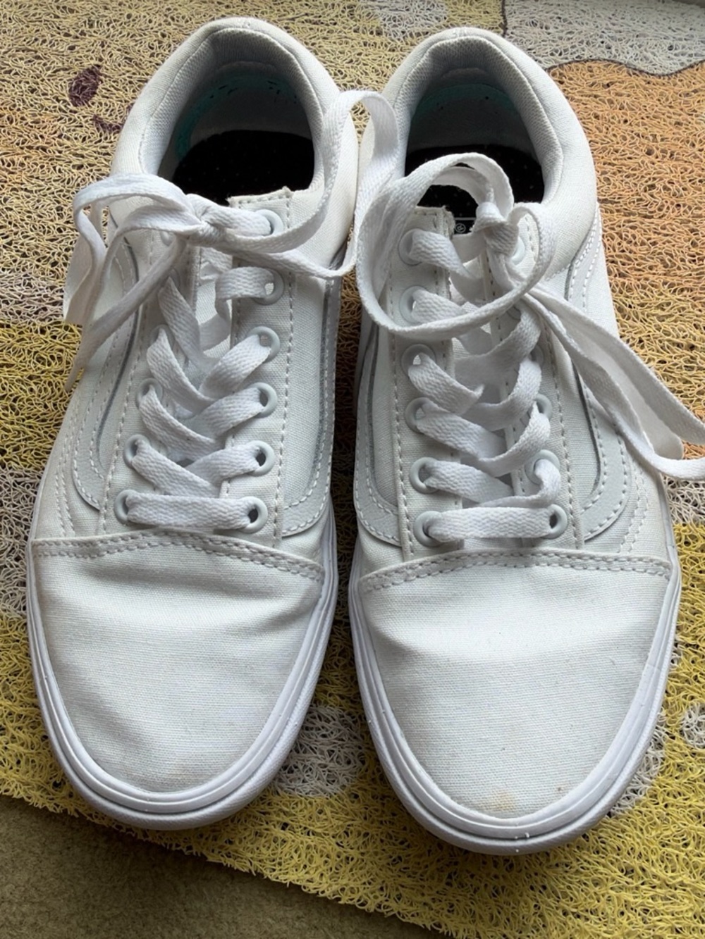 Vans Women’s White Canvas Low-Top Lace-Up Sneakers